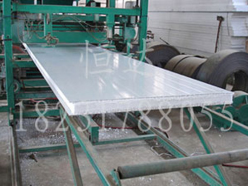 彩鋼復(fù)合板成型機(jī)